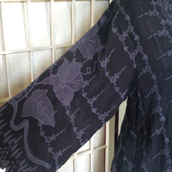 Johnny Was black and gray embroidery 3/4 sleeves v-neck tunic top S - Picture 4 of 9